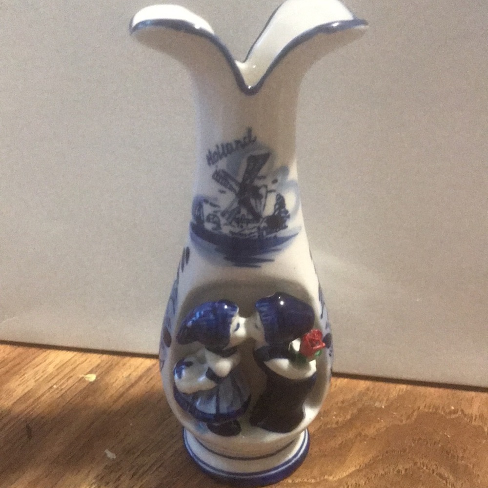Vintage. Like new Blue Delft Deco. Porcelian vase with kissin children    Hand - Picture 2 of 9